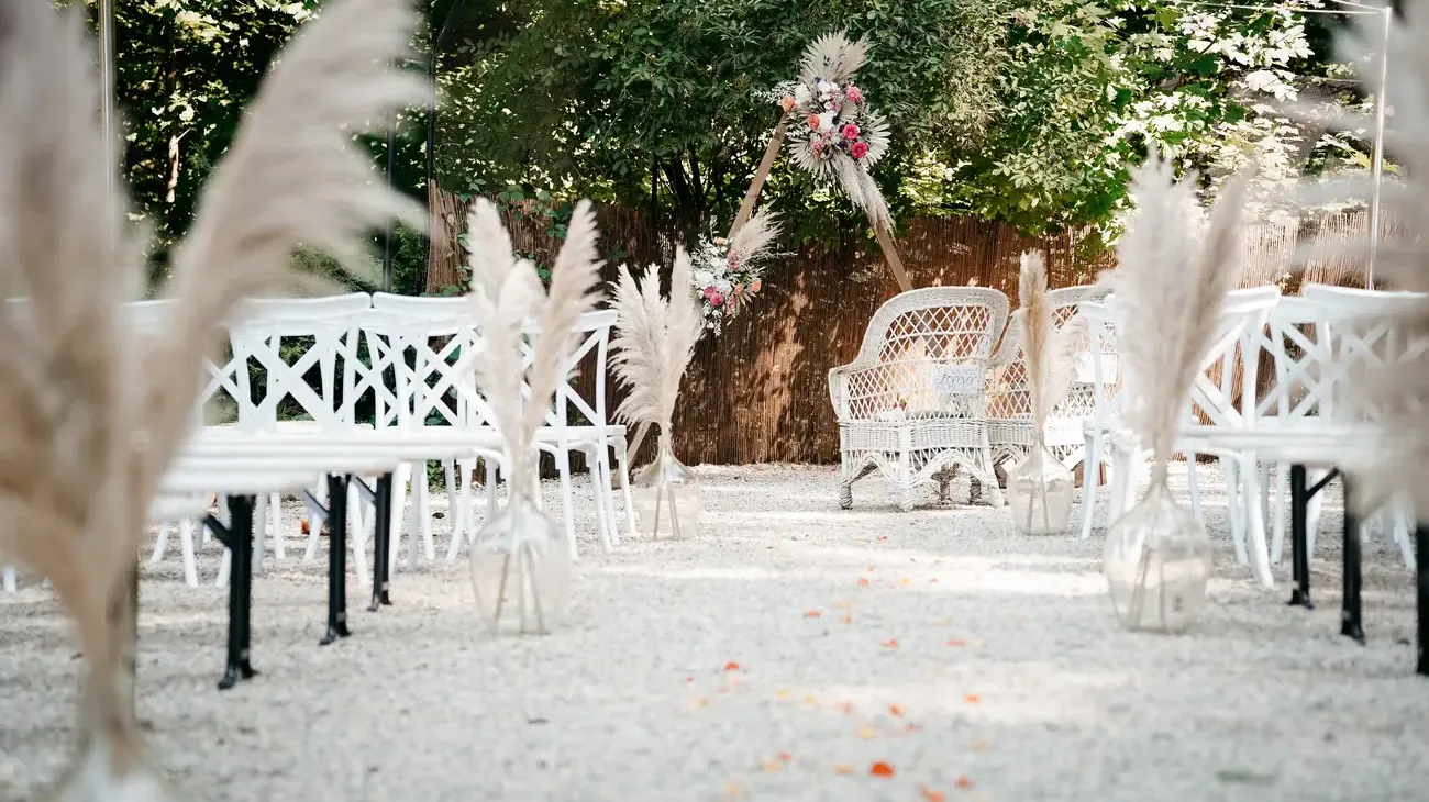 Für mehr Details klicken - Freie Trauung Boho Style Hochzeit im Wald Boho Style